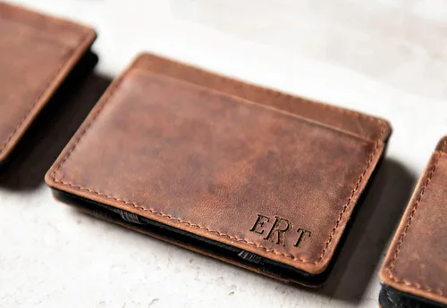 Vista 7 de Personalized Distressed Leather Flip Wallet by Left Coast Original