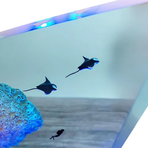 Vista 3 de Manta Ray and Diver - Lámpara de madera de resina para buceo, lámpara de mar azul profundo, diorama temático del océano, lámpara de rayas de rayas