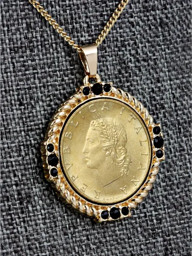 Vista 2 de American Coin Treasures Collar italiano con colgante de moneda de 20 liras Colgante italiano de 20 liras en tono dorado con piedras redondas