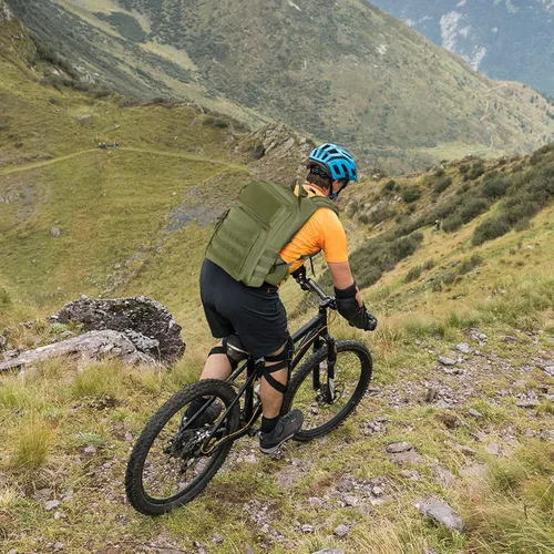 Vista 8 de FRTKK Mochila táctica de hidratación ligera con aislamiento para agua, mochila de hidratación Molle para senderismo, correr, ciclismo, escalada
