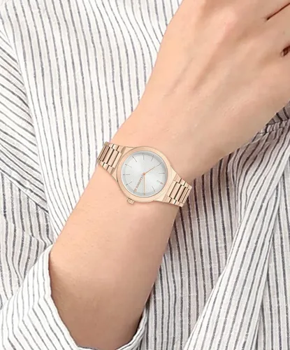 Vista 4 de Lacoste Reloj de cuarzo para mujer con correa de acero inoxidable clavel 19 Modelo 2001180 Carnation Mujeres