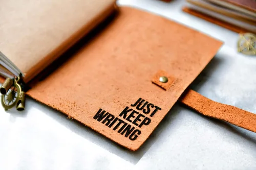 Vista 8 de Personalized Distressed Leather Journal by Left Coast Original