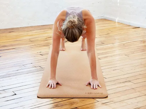 Vista 7 de Sol Living Tapete de yoga de corcho natural, tapete de yoga para estiramiento, pilates, meditación, equipo de gimnasio, antideslizante, portátil