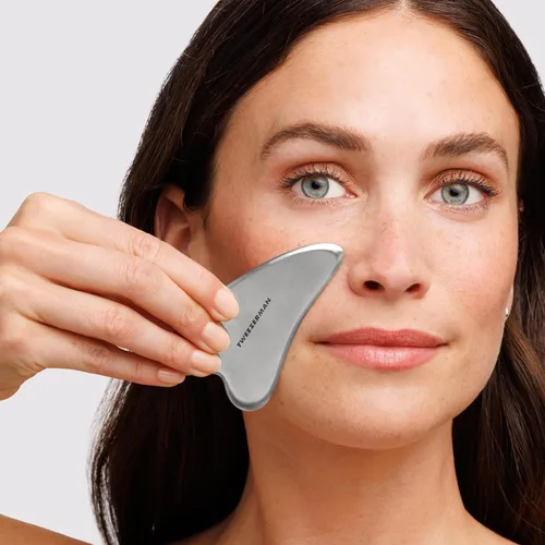 Vista 2 de Tweezerman Masajeador Gua Sha de Acero Inoxidable