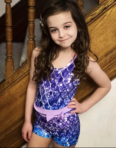 Vista 2 de Belovecol - Traje de baño de dos piezas estilo tankini para el verano y la playa, con camiseta de protección y shorts, tallas de 4 a 11 años
