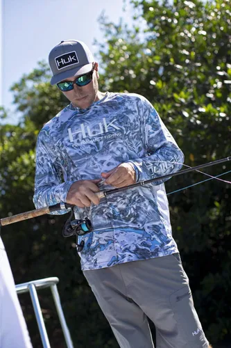 Vista 3 de HUK Men's Pursuit Camo Vented Long Sleeve 30 UPF Fishing Shirt