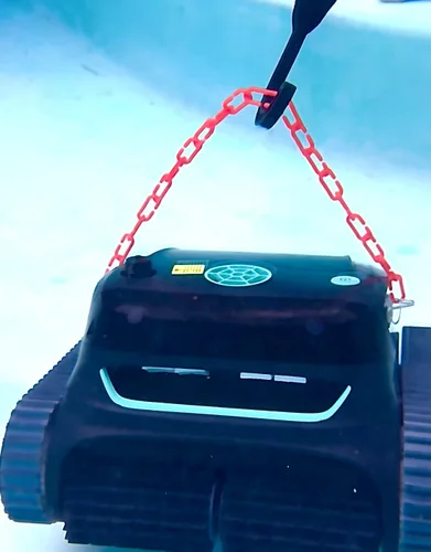 Vista 2 de Gancho de correa azul para limpiador robótico de piscinas, robot retidor de pared y línea de flotación, piscinas enterradas, inalámbrica, funciona