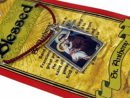 Vista 2 de Saint Anthony Full Color esmaltado colgante wMini Cross sobre rojonegro Corded Collar
