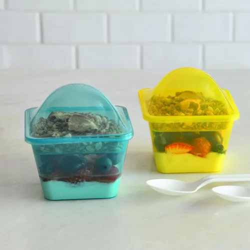 Vista 5 de Youngever 7 juegos de tazas de plástico para parfait, tazas de postre reutilizables con tapas e insertos, a prueba de derrames y fugas