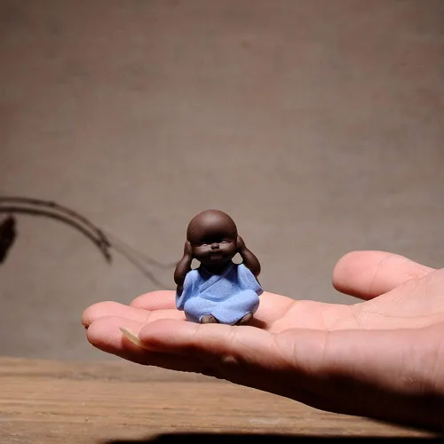 Vista 6 de 4 figuras de cerámica de cuatro monjes sabios, lindas mascotas de té de porcelana blanca (oído/ver/hablar/no hacer el mal) - Mini adorno zen