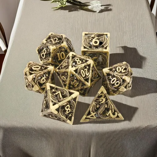 Vista 2 de Juego de dados de metal DND Dungeons and Dragon, juego de dados huecos poliédricos de dragón mágico de 7 piezas con caja de metal de regalo