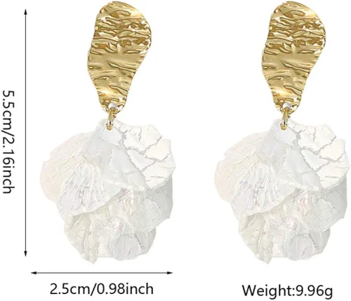 Vista 4 de Just Follow Aretes colgantes de pétalos de rosa blanca para mujeres y niñas, aretes de borla de acrílico largos con diseño floral exagerado