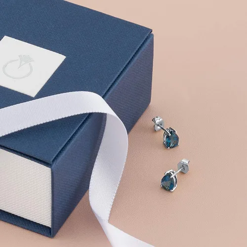 Vista 6 de Peora Aretes de topacio azul Londres de oro blanco de 14 quilates para mujer, piedra preciosa natural, forma de pera de 1.50 quilates, grado AAA