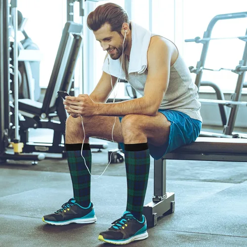 Vista 6 de JUNZAN Calcetines de compresión a cuadros rojos y negros de búfalo para mujeres, hombres y niños, para correr, deportes, enfermeras