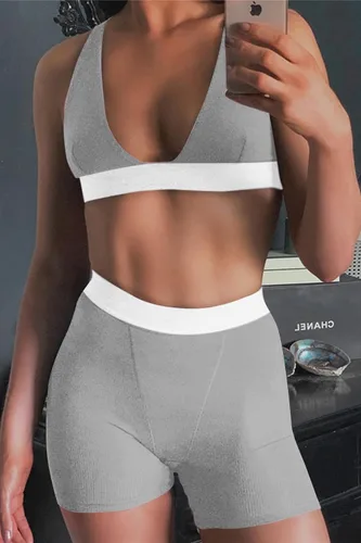 Vista 3 de Kafiloe Traje de entrenamiento de 2 piezas para mujer, acanalado, cuello en V profundo, cintura alta, ajustado, pantalones cortos de yoga, gimnasio