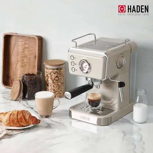 Vista 6 de HADEN Barista Brew - Cafetera de café expreso, de acero inoxidable con espumador de leche y vaporizador y tanque de agua de 1.5 L, masilla y cobre