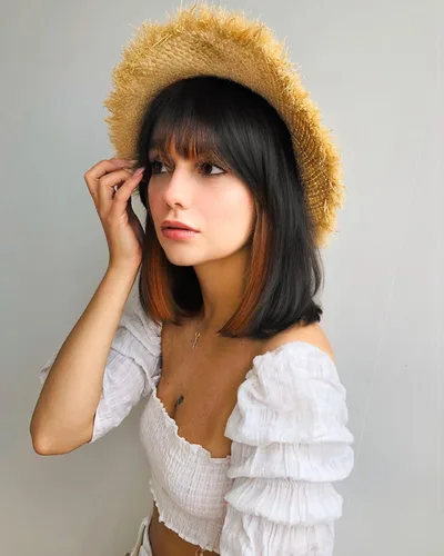 Vista 19 de YYHR Peluca corta estilo Bob con flequillo de 10 pulgadas, pelucas de cabello sintético lacio Yaki claro, pelucas cortas de corte Bob negro con 1b