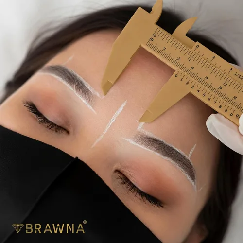 Vista 5 de BRAWNA Brow Pro Herramienta de medición – Regla de cejas de doble escala para microblading, cejas y maquilladores – Regla de pinza de cejas de Dorado