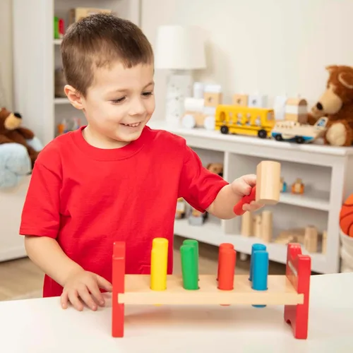 Vista 2 de Melissa & Doug Juguete de madera con martillo Pound-A-Peg de lujo certificado FSC