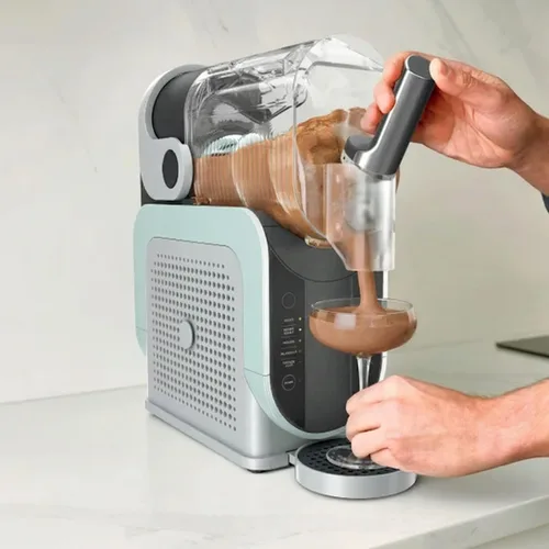 Vista 4 de SLUSHi con tecnología RapidChill, fabricante profesional de bebidas congeladas con jarra de 96 onzas, 5 programas Auto-iQ y boquilla
