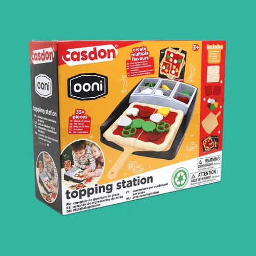Vista 7 de Casdon Ooni - Estación de cobertura de pizza de juguete para niños de 3 años en adelante, incluye 24 piezas de cobertura de pizza