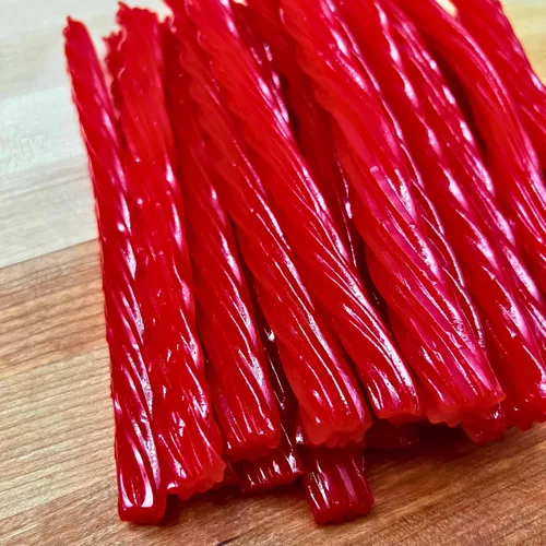 Vista 4 de Caramelo de regaliz de cereza Dulces divertidos y festivos para el Día de la Madre Lick-o-Rish, 3 libras en total