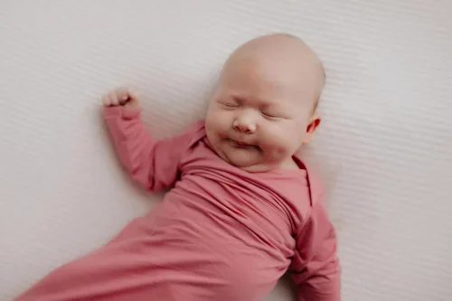 Vista 198 de Three Little Tots Vestido de corbata anudada para bebé recién nacido - Bebé