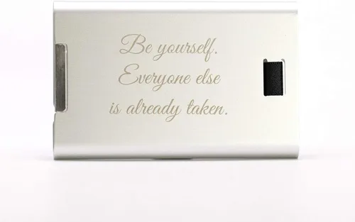 Vista 4 de Tarjetero de metal delgado personalizado + caja de regalo Diseña un regalo verdaderamente único Protector RFID grabado con láser, plateado