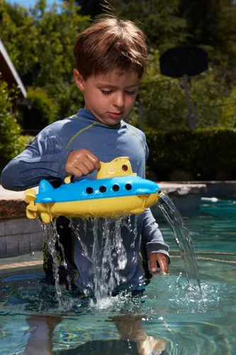 Vista 2 de Green Toys Submarino en amarillo y azul, libre de BPA, sin ftalatos, juguete de baño con hélice trasera giratoria. Juguetes seguros para niños