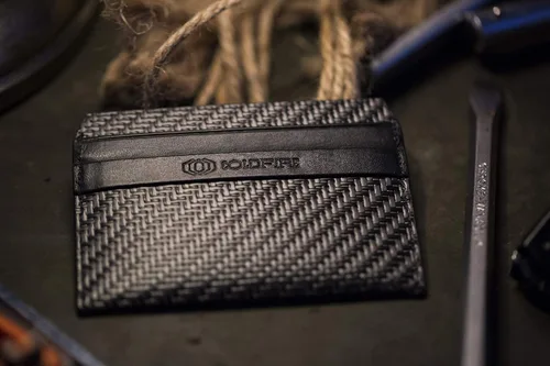 Vista 2 de COLDFIRE Protector táctico de cuero delgado para tarjetas de crédito, fibra de carbono auténtica y piel K, bloqueo RFID, elegante cartera