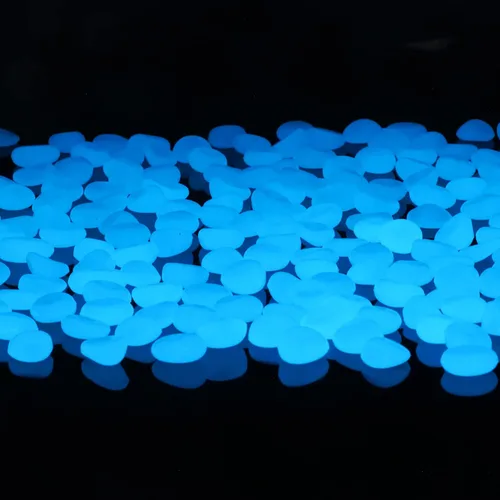 Vista 6 de Piedras decorativas que brillan en la oscuridad para exteriores, 1000 piezas blancas que brillan en azul, pequeños guijarros luminosos para jardín