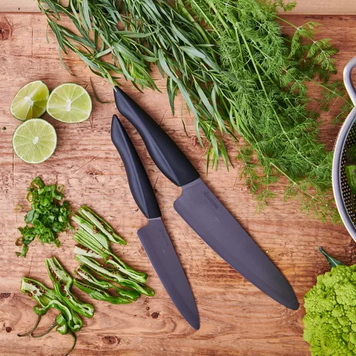 Vista 5 de Kyocera Innovation Series - Cuchillo de corte de cerámica de 5 pulgadas, con mango ergonómico suave al tacto, hoja negra, mango negro