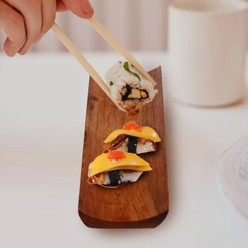 Vista 8 de BESTonZON Plato de sushi japonés de madera: 2 piezas de sashimi de bambú para servir Geta, placa de sushi, plato de postre de frutas, bandeja