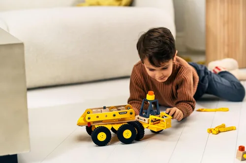 Vista 9 de BRIO Builder - 34599 Volvo Hauler Juguete educativo de construcción para niños a partir de 3 años