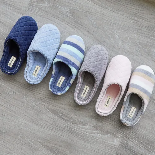 Vista 2 de Dearfoams - Pantuflas informales de felpa acolchada Leslie para mujeres - Azul