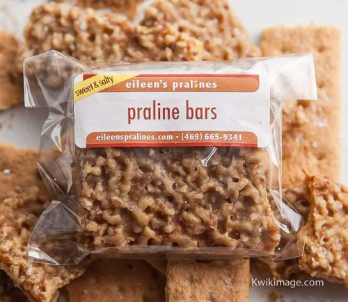 Vista 4 de Eileen's Pralines Paquete de 5 barras de praliné, caja de regalo roja