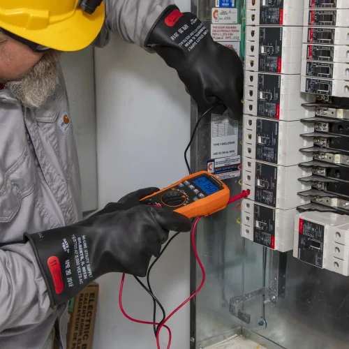 Vista 11 de Klein Tools ET270 Multímetro digital de rango automático, CA/CC, resistencia, continuidad, probador de receptáculo GFCI con cables de prueba y cable