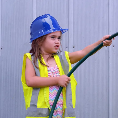 Vista 5 de Sumind Paquete de 48 sombreros de fiesta de construcción para niños, casco de plástico para trabajadores, juguete a granel para niños de 3 a 8 años