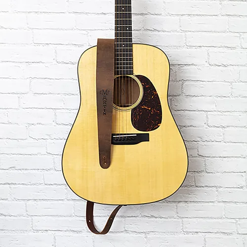 Vista 4 de C.F. MARTIN 18A0065 - Correa de piel para guitarra (2 1/8"), color marrón