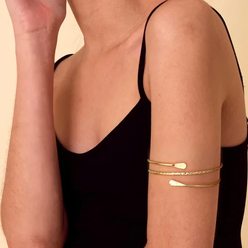 Vista 4 de FUNRUN JEWELRY Brazalete para la parte superior del brazo para mujer, brazalete dorado para el brazo, pulseras ajustables, espiral, brazalete