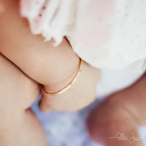 Vista 2 de Ellie J Maui Brazalete para Bebé (Oro Amarillo de 14K Relleno, Oro Rosa Relleno y Plata)