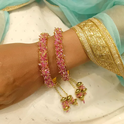 Vista 4 de Efulgenz Pulsera de cuentas india con dijes de borla colgantes, joyería de novia para mujer