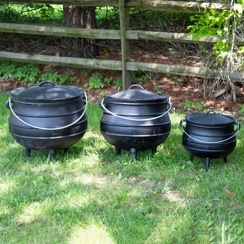 Vista 7 de Lehman's Campfire - Olla de hierro fundido con 3 patas y tapa, 9.5 pulgadas, 1.5 galones