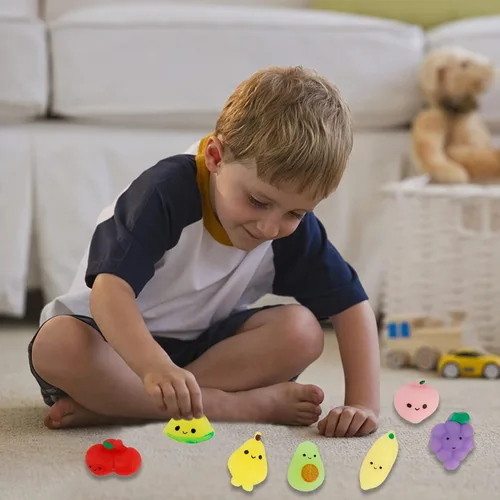 Vista 6 de Cllayees 24 piezas de juguetes esponjosos, juguetes esponjosos Mochi de frutas, mini Kawaii para aliviar el estrés, regalos de fiesta para niños