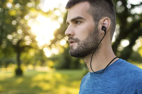 Vista 3 de iJoy auriculares Bluetooth inalámbricos deportivos IPX4 a prueba de sudor, audífonos deportivos con micrófono, auriculares con cancelación de ruido