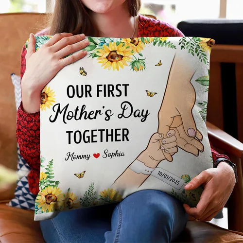 Vista 3 de Hyturtle Personalized Best Mom Pillow with Insert – Custom Gift for Mother from Daughter Son – Inspirational Cushion for Birthday, Christmas, Mom