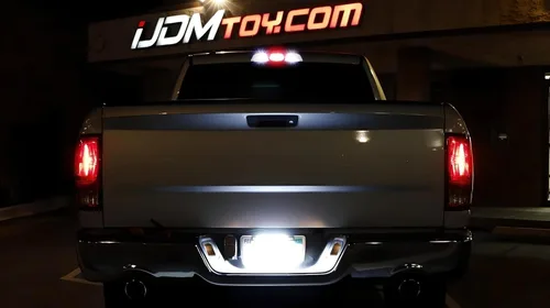 Vista 4 de iJDMTOY Bombillas de repuesto brillantes de alta potencia 4-SMD de color rojo brillante compatibles con caja de camioneta/carga de montaje alto
