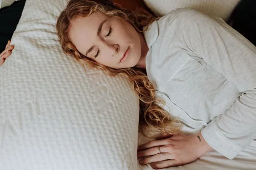 Vista 2 de JUVEA® Elevate High-Profile — Almohadas de látex Talalay natural con funda de algodón - Almohada de perfil alto transpirable y de apoyo para una