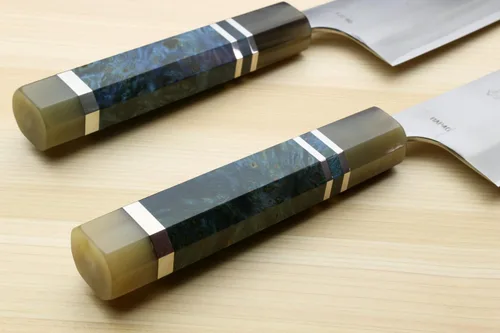 Vista 7 de Yoshihiro Cuchillo de chef multiusos de acero inoxidable HAP40 Santoku de alta velocidad, mango de ébano natural, 7 "(180 mm)