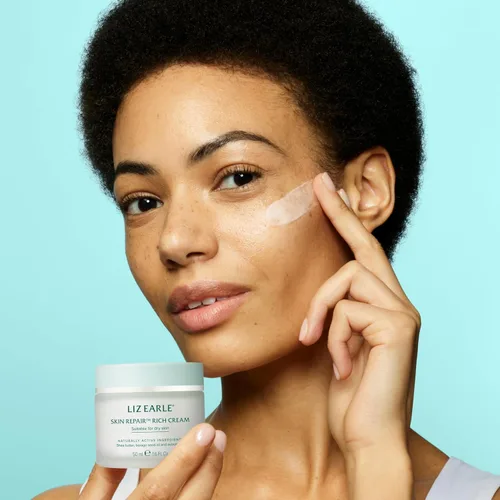 Vista 4 de Liz Earle Skin Repair Light Face Cream - Hidratante facial que aumenta la hidratación con una textura sedosa y ligera, equilibra e hidrata la piel